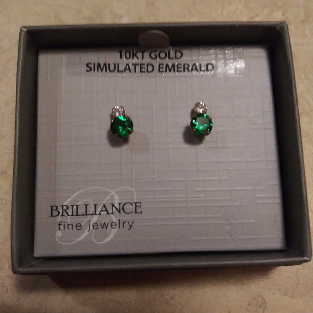 10k gold with simulated emeralds